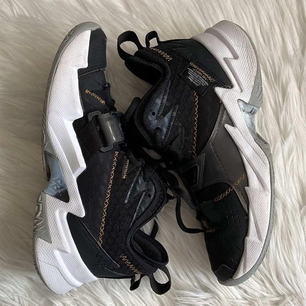 Jordan Kids Why Not Zero.3 Black/White/Gold Sneakers Size 6.5Y - Picture 3 of 12